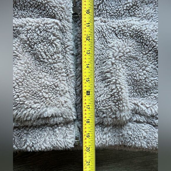 Urban Outfitters Cropped Fuzzy Jacket Teddy Beige Taupe Lined Cropped size Large - Picture 9 of 9